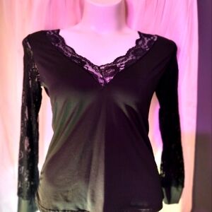 Black w Lace v-neck
